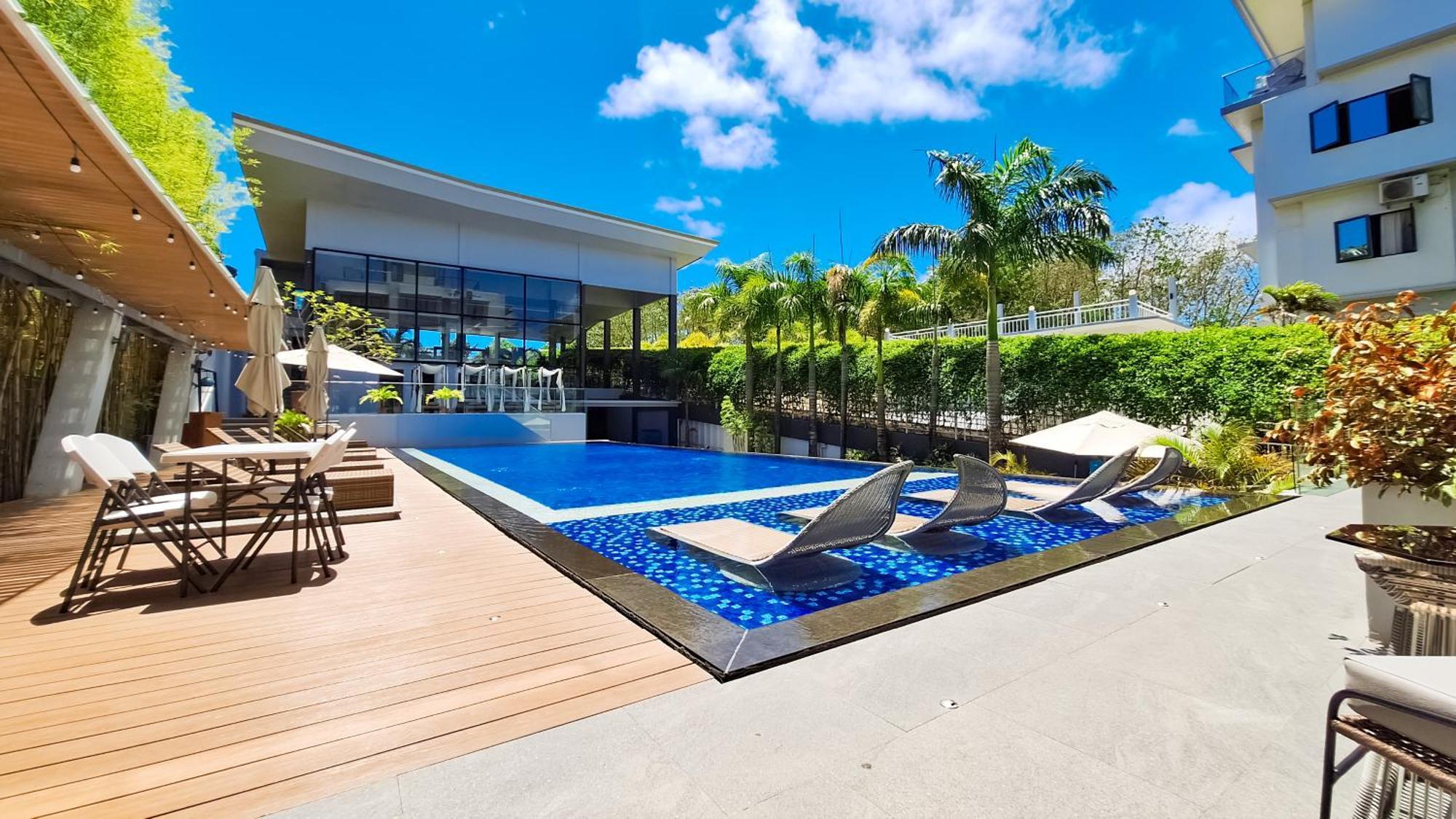 Pinnacle Boracay Hotel 4*